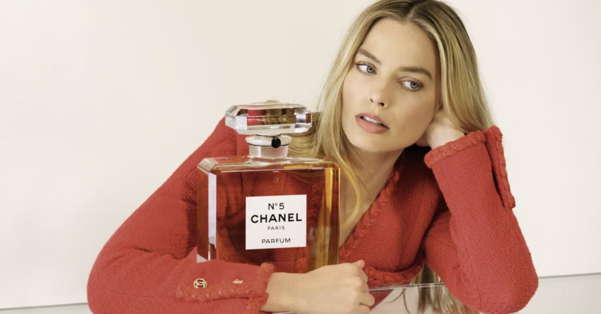 Margot Robbie sa stala novou tvárou Chanel No. 5