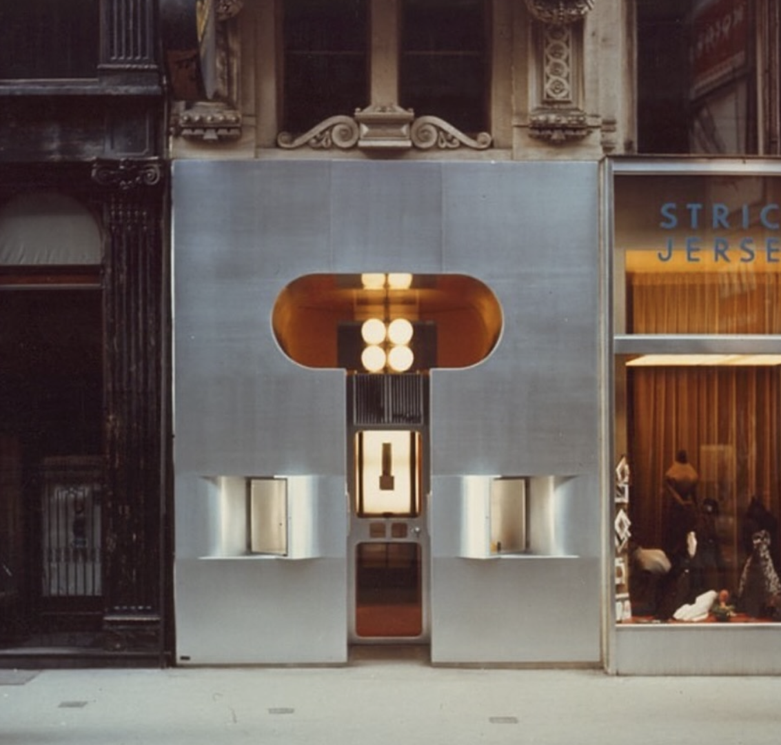 Retti Candle Shop od architekta Hansa Holleina z roku 1965. Budovu môžete nájsť v centre Viedne. 