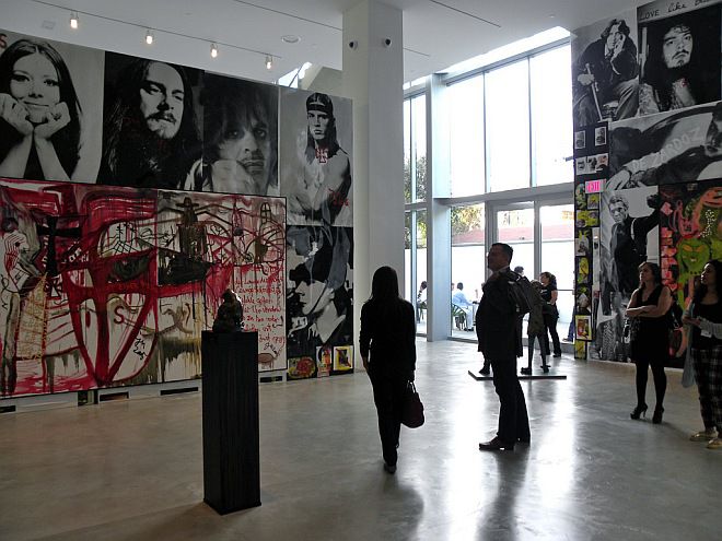 15 00 de la Cruz Collection Contemporary Art Space
