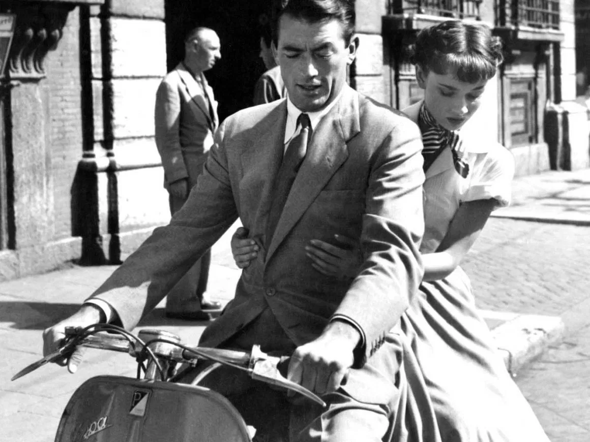 Vespa in 50s Audrey Hepburn and Gregory Peck 1160x870