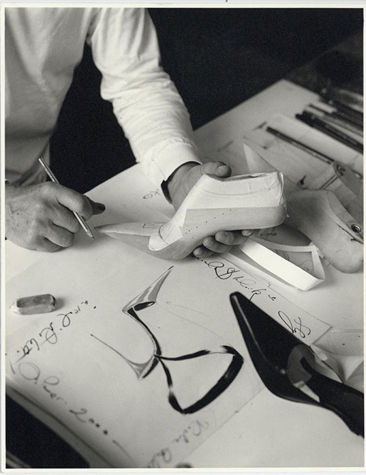 MANOLO BLAHNIK DRAWING MICHAEL ROBERTS