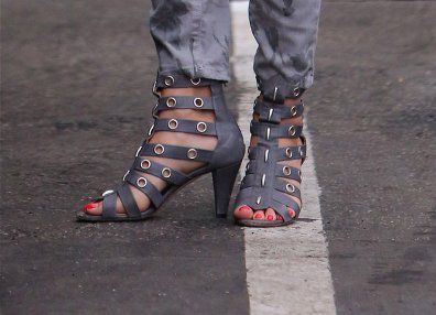 Jessica_Alba_Detail_Heels